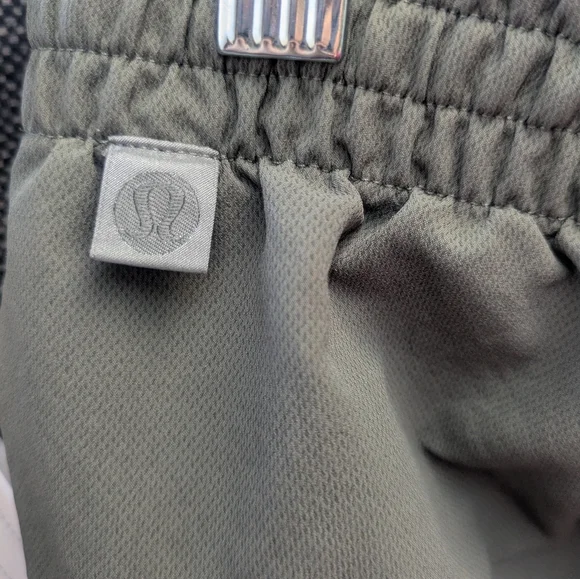 Lululemon New Venture Trouser Twill Medium Olive. Size XS